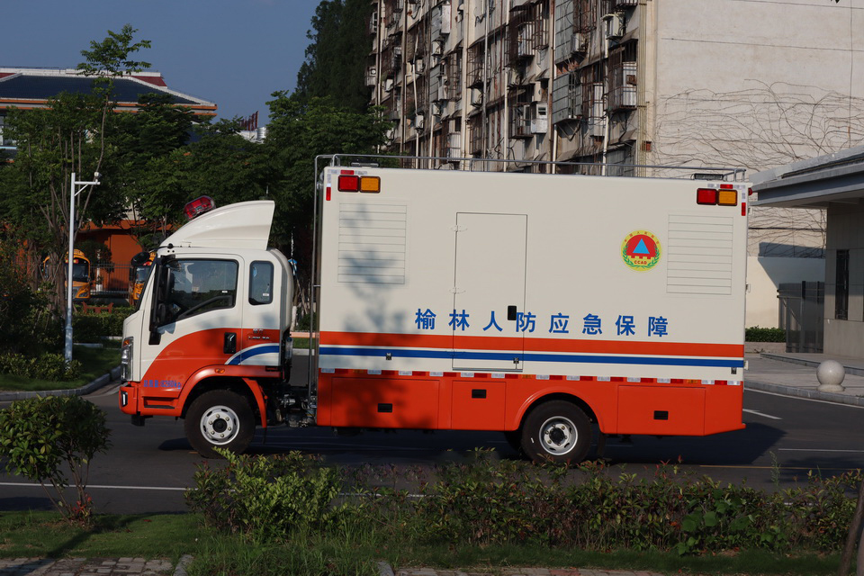 重汽豪沃電源車