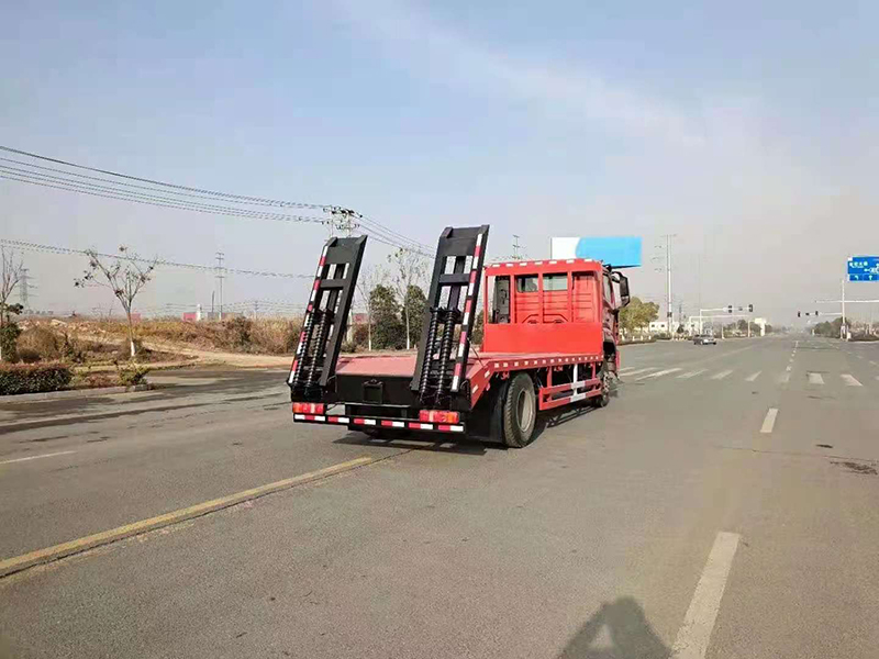 國(guó)六重汽豪沃新款平板運(yùn)輸車